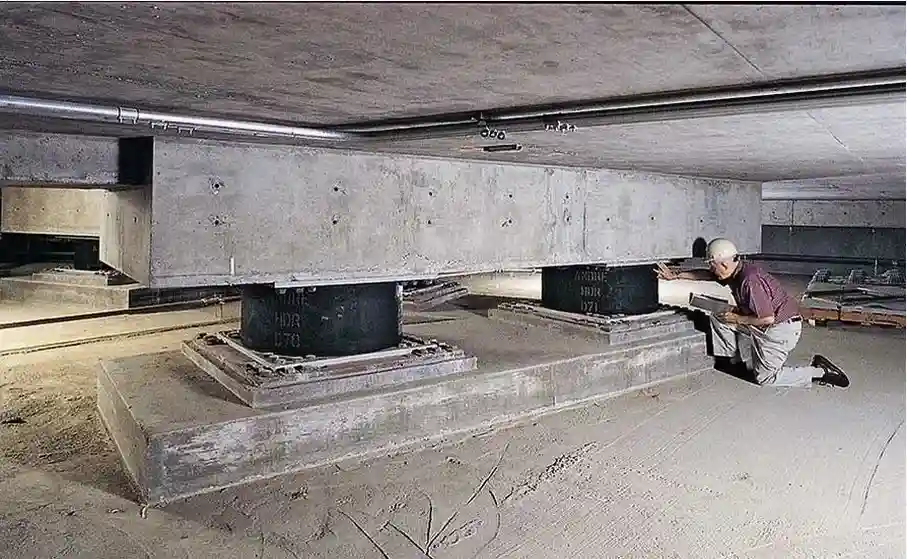 Diseño de Aislación Sísmica de Base en Buin: Análisis y Proyecto Estructural